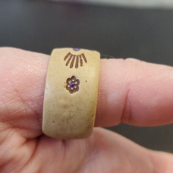 Cream and purple flower ring size 9-ish - Picture 4 of 11